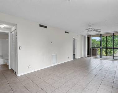 8429 Forest Hills Drive - Photo Thumbnail 14