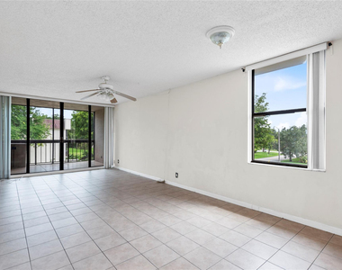 8429 Forest Hills Drive - Photo Thumbnail 13