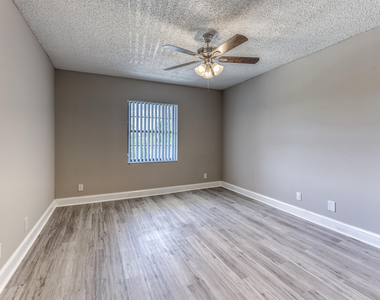240 Se 10th Street - Photo Thumbnail 8