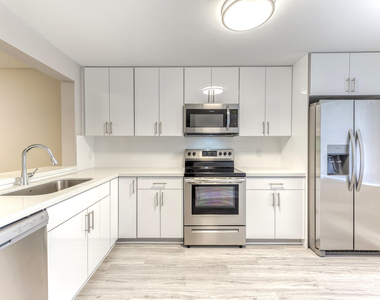 240 Se 10th Street - Photo Thumbnail 4