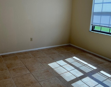 1537 Se Arenson Lane - Photo Thumbnail 5