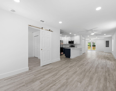 720 Mcintosh Street - Photo Thumbnail 2