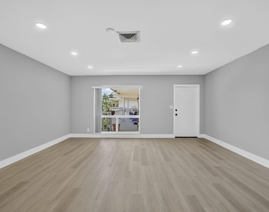 2755 Ne 28th Avenue - Photo Thumbnail 9
