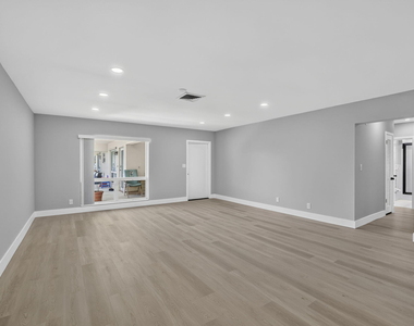 2755 Ne 28th Avenue - Photo Thumbnail 8