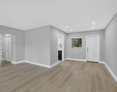 2755 Ne 28th Avenue - Photo Thumbnail 7
