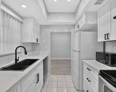 2755 Ne 28th Avenue - Photo Thumbnail 13