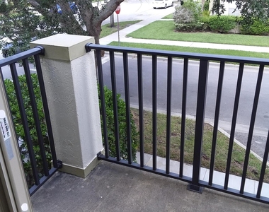 2410 Se Union Park Drive - Photo Thumbnail 17