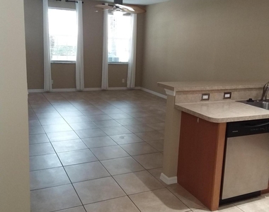 2410 Se Union Park Drive - Photo Thumbnail 8