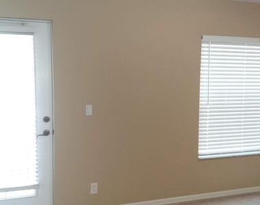 2410 Se Union Park Drive - Photo Thumbnail 13