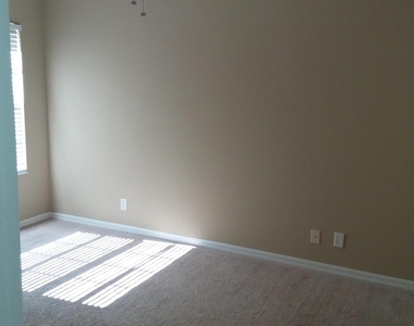 2410 Se Union Park Drive - Photo Thumbnail 21