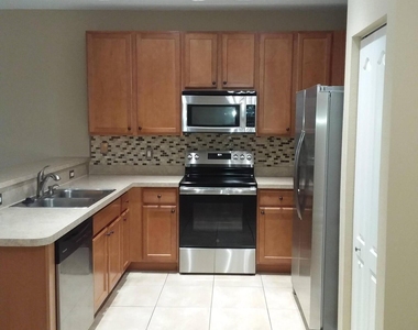 2410 Se Union Park Drive - Photo Thumbnail 5