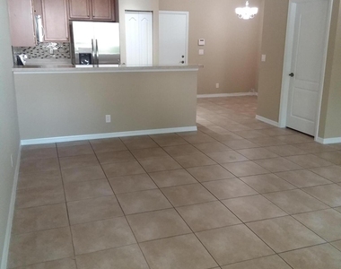 2410 Se Union Park Drive - Photo Thumbnail 2