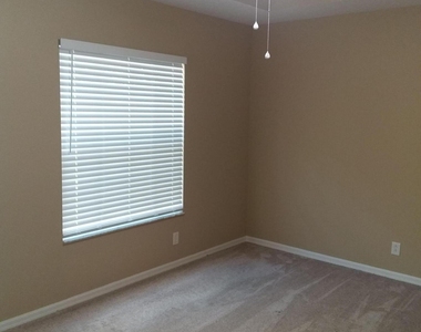 2410 Se Union Park Drive - Photo Thumbnail 16