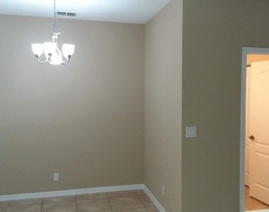 2410 Se Union Park Drive - Photo Thumbnail 7