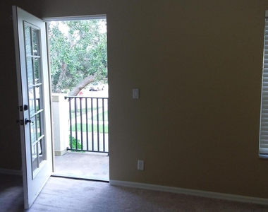 2410 Se Union Park Drive - Photo Thumbnail 15