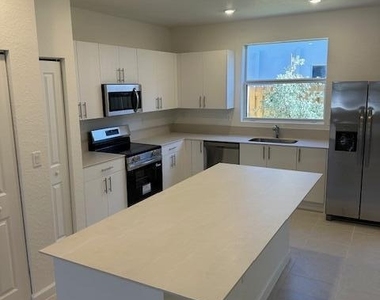 1154 Se 2 Street - Photo Thumbnail 4