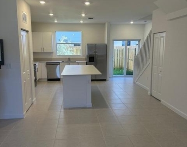 1154 Se 2 Street - Photo Thumbnail 3