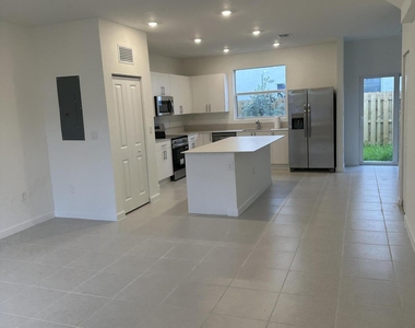 1154 Se 2 Street - Photo Thumbnail 2