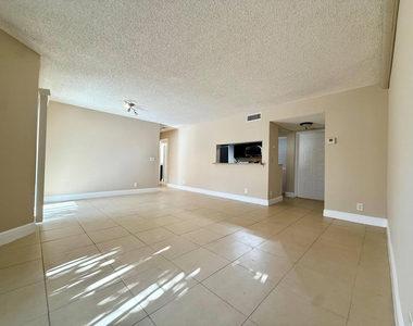 9901 Westview Drive - Photo Thumbnail 4