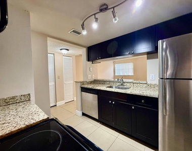 9901 Westview Drive - Photo Thumbnail 3