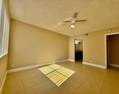 9901 Westview Drive - Photo Thumbnail 6