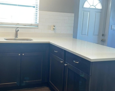 732 Se 15th Street - Photo Thumbnail 4