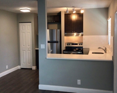 732 Se 15th Street - Photo Thumbnail 2