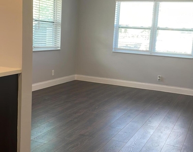 732 Se 15th Street - Photo Thumbnail 6