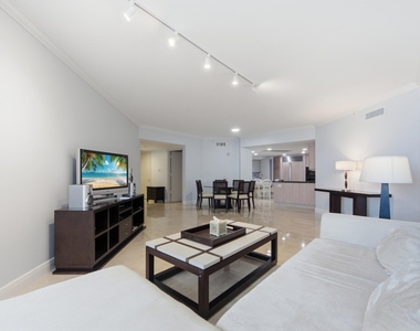 9595 Collins Avenue - Photo Thumbnail 11