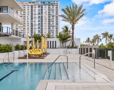 305 Briny Avenue - Photo Thumbnail 44