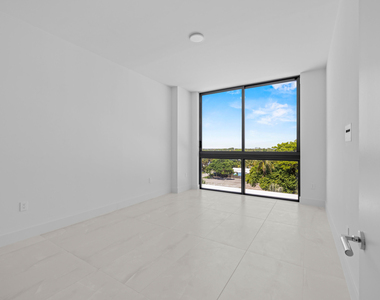 305 Briny Avenue - Photo Thumbnail 20