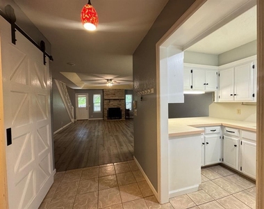 905 Rambling Oaks Drive - Photo Thumbnail 6