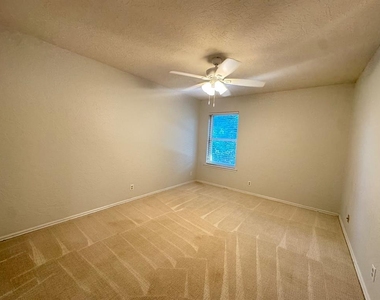 905 Rambling Oaks Drive - Photo Thumbnail 15