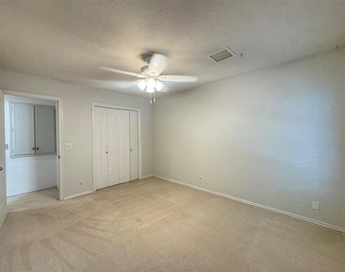 905 Rambling Oaks Drive - Photo Thumbnail 16