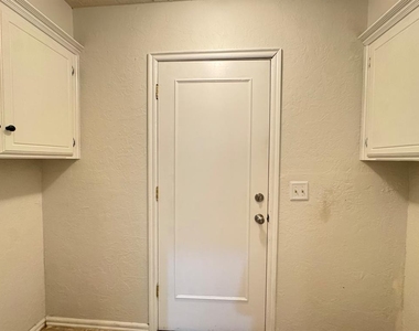 905 Rambling Oaks Drive - Photo Thumbnail 17