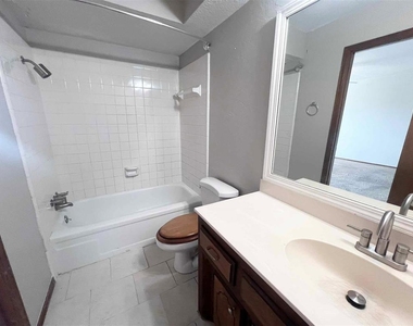 2105 Nw 118th Terrace - Photo Thumbnail 14
