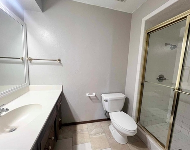 2105 Nw 118th Terrace - Photo Thumbnail 11