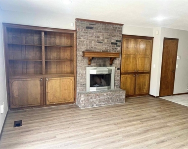 2105 Nw 118th Terrace - Photo Thumbnail 3