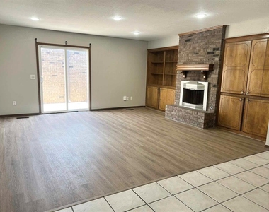 2105 Nw 118th Terrace - Photo Thumbnail 2