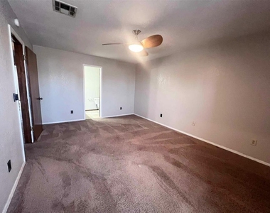 2105 Nw 118th Terrace - Photo Thumbnail 9
