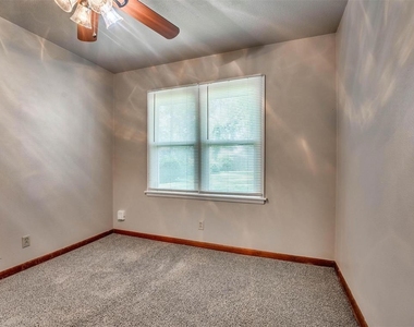 1800 Melrose Drive - Photo Thumbnail 11
