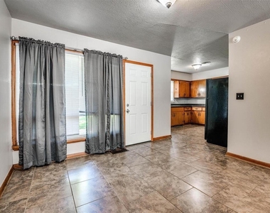 1800 Melrose Drive - Photo Thumbnail 17