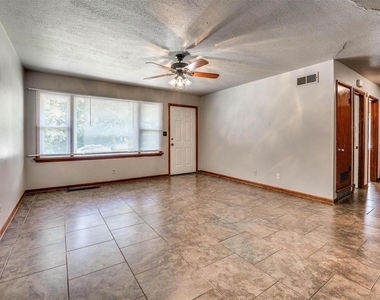 1800 Melrose Drive - Photo Thumbnail 19
