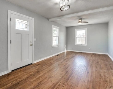 228 W Fairchild - Photo Thumbnail 2