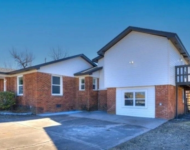 228 W Fairchild - Photo Thumbnail 10