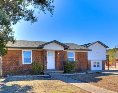 228 W Fairchild - Photo Thumbnail 8