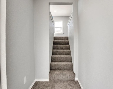 228 W Fairchild - Photo Thumbnail 3