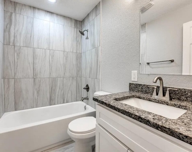 228 W Fairchild - Photo Thumbnail 6