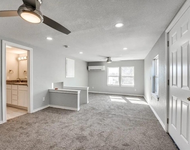 228 W Fairchild - Photo Thumbnail 4