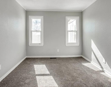 228 W Fairchild - Photo Thumbnail 5